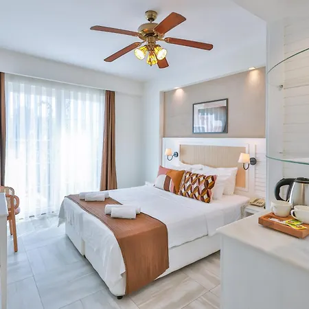 Livia Hotel *