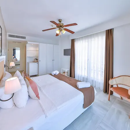 Livia Hotel *